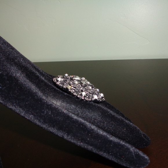 Costume Jewelry- flower ring - Picture 10 of 11